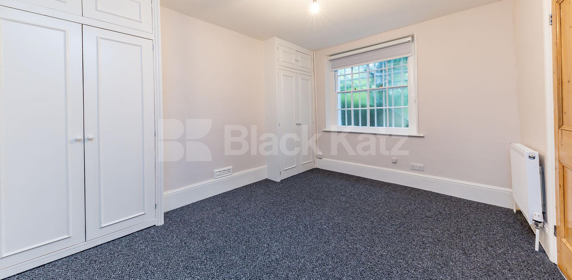 			GARDEN FLAT MINS TO REGENTS PARK!, 2 Bedroom, 1 bath, 1 reception Flat			 Gloucester Crescent, REGENTS PARK/CAMDEN 